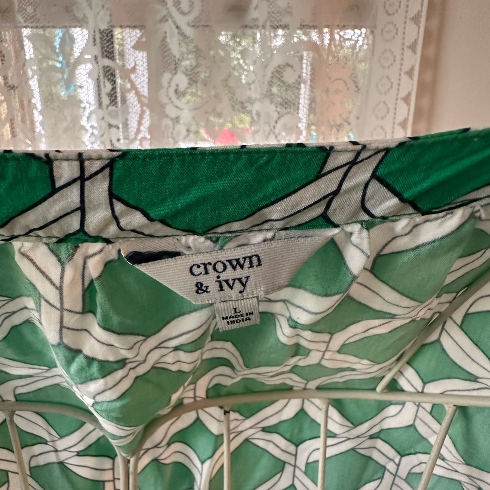 Crown & Ivy Green Sleeveless Tie Front Blouse - Picture 2 of 3
